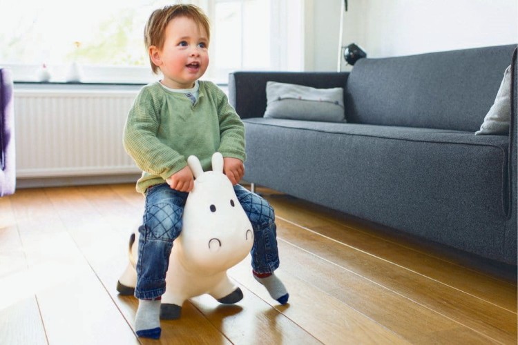 skoczek krówka czarno-biała BUITEN SPEEL
