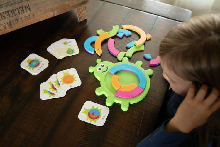 Łamigłówka Żuczek Bugzzle - Fat Brain Toys