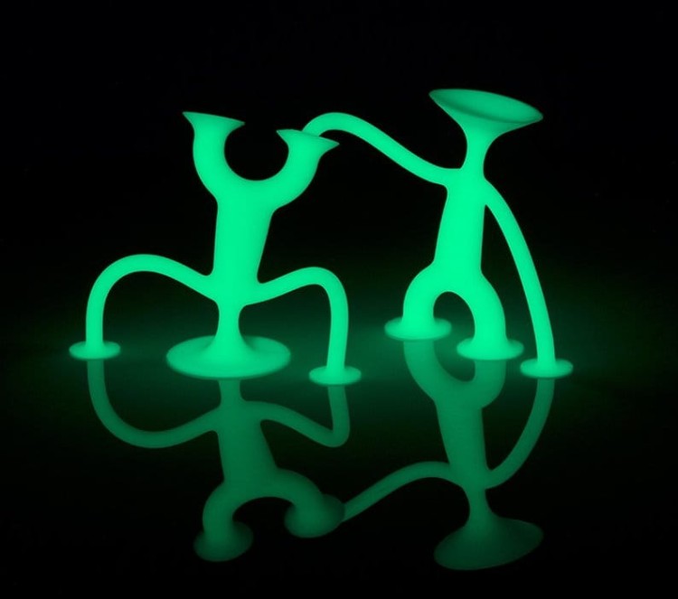 Oogi ludzik świecący w ciemności z przyssawkami - rozciągliwy - Moluk