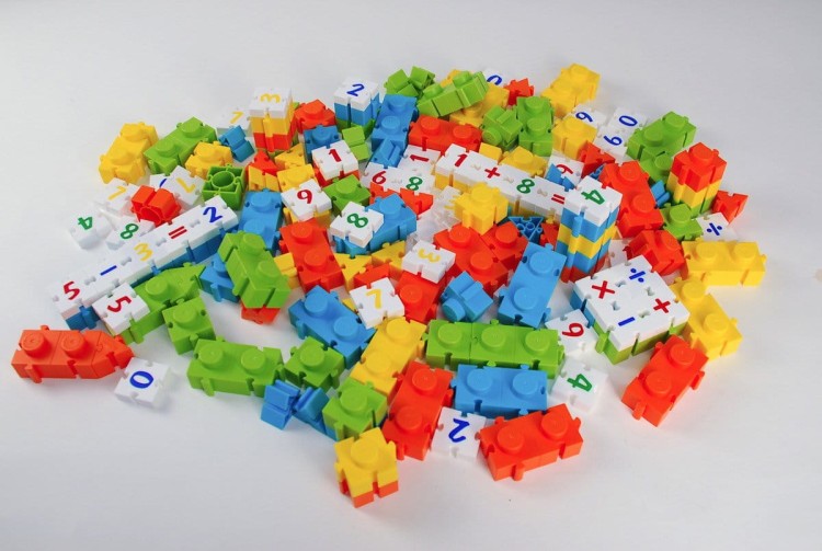 Klocki konstrukcyjne Zwierzęta i cyfry 136 el.  Wise 1