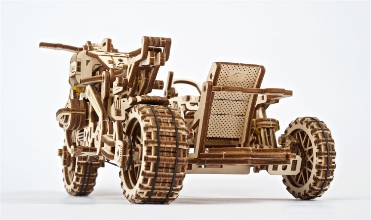 Motor Scrambler z bocznym wózkiem model mechaniczny do składania 380 el. Ugears 7