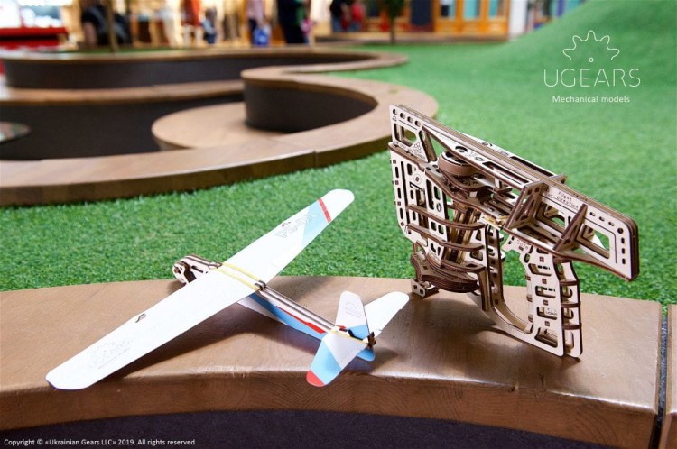 Wyrzutnia samolotów model mechaniczny do składania 198 el. Ugears 2