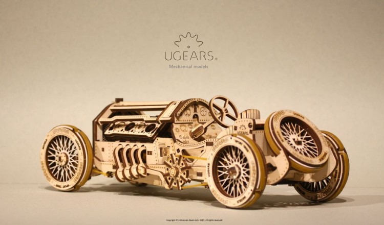 Auto wyścigowe U-9 model mechaniczny do składania 348 el. Ugears 1