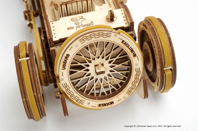 Auto wyścigowe U-9 model mechaniczny do składania 348 el. Ugears 3