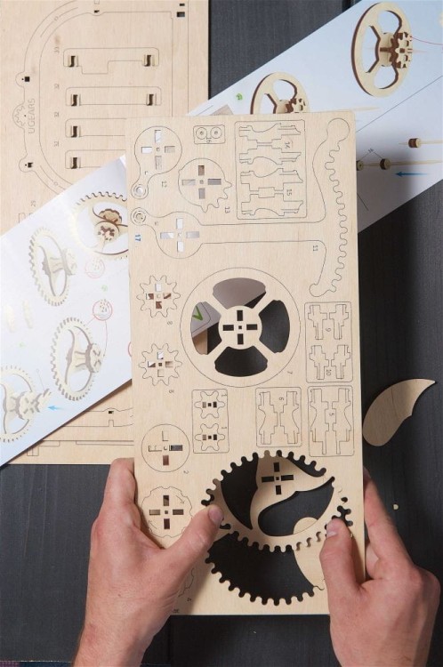 Mechaniczna szkatułka model mechaniczny do składania 61 el. Ugears 6