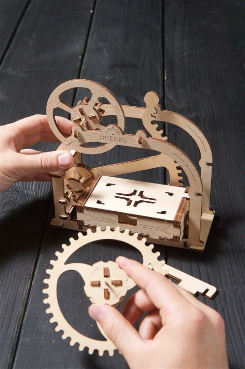 Mechaniczna szkatułka model mechaniczny do składania 61 el. Ugears 7