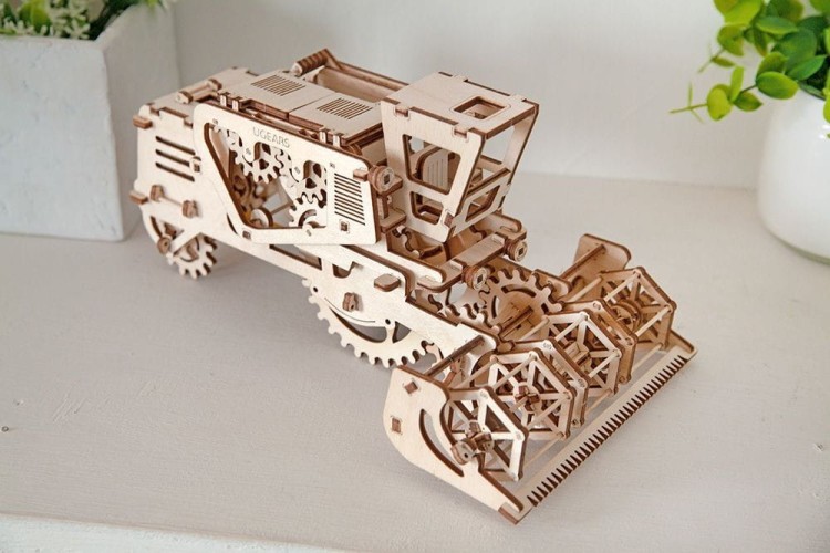 Kombajn żniwny model mechaniczny do składania 154 el. Ugears 3