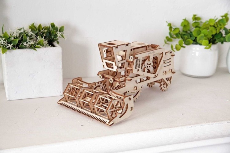 Kombajn żniwny model mechaniczny do składania 154 el. Ugears 5
