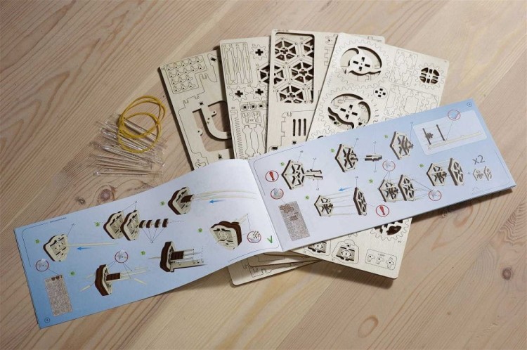 Kombajn żniwny model mechaniczny do składania 154 el. Ugears 6