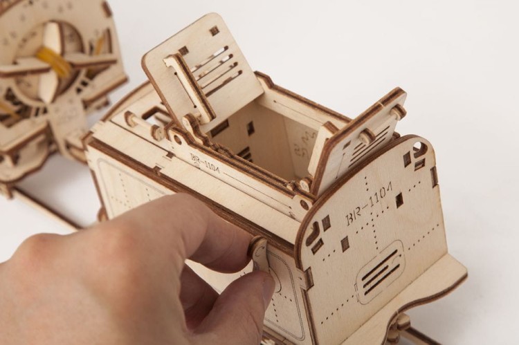 Lokomotywa UG 460 z tenderem model mechaniczny do składania 443 el. Ugears 2