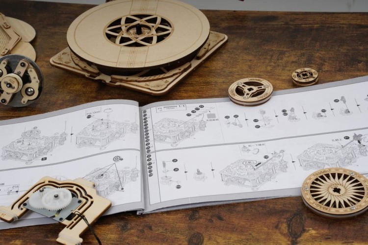 Gramofon - grający model 3D DIY 424 elem. Robotime 9