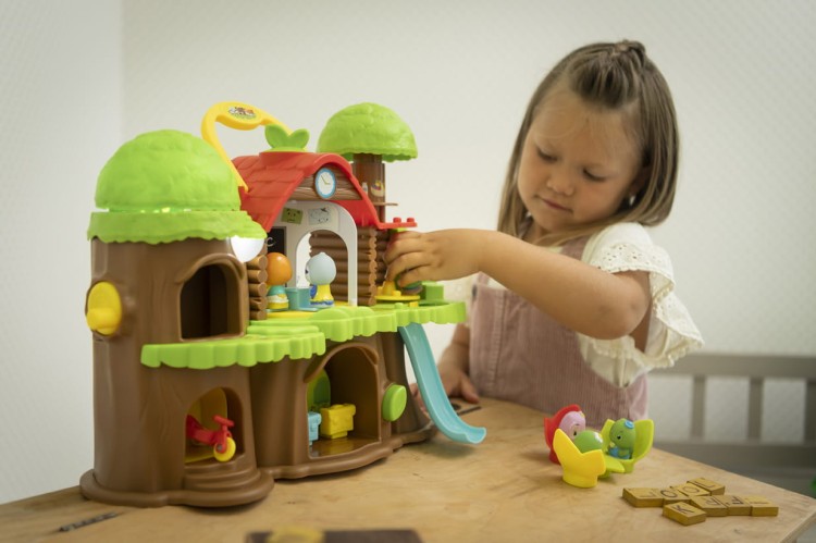 Leśna szkoła z trzema figurkami Klorofil 6