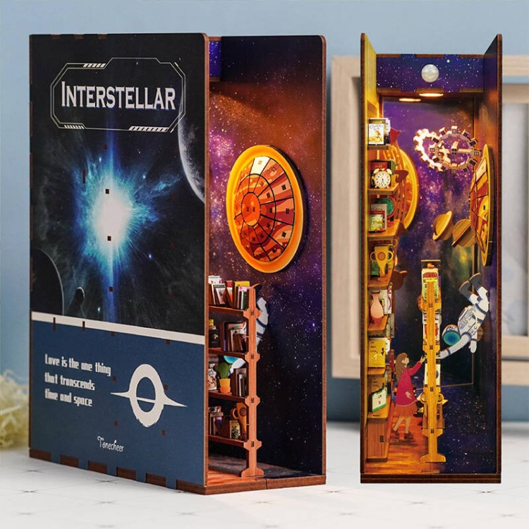 pol_pl_Tonecheer-Skladany-Drewniany-Model-3D-LED-Book-Nook-Interstellar-1554_5.jpg