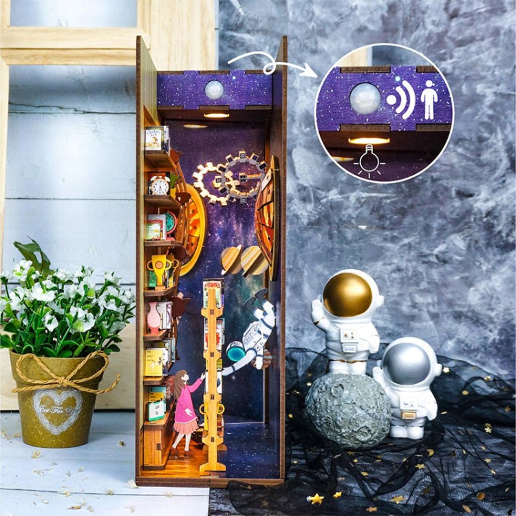 pol_pl_Tonecheer-Skladany-Drewniany-Model-3D-LED-Book-Nook-Interstellar-1554_6.jpg