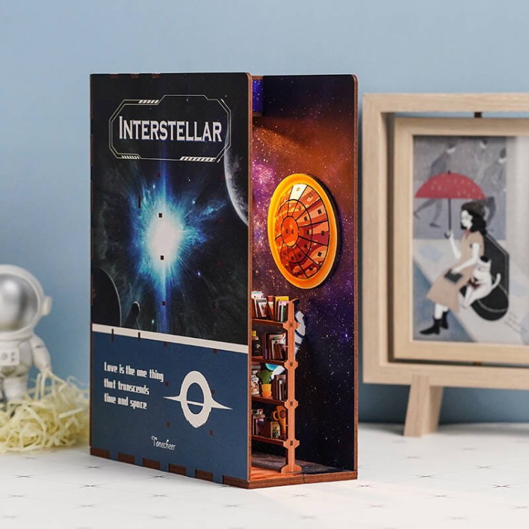 pol_pl_Tonecheer-Skladany-Drewniany-Model-3D-LED-Book-Nook-Interstellar-1554_8.jpg