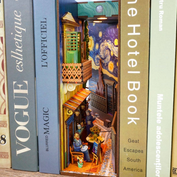 pol_pl_Tonecheer-Skladany-Drewniany-Model-3D-LED-Book-Nook-Swiat-Vincenta-1556_8.jpg
