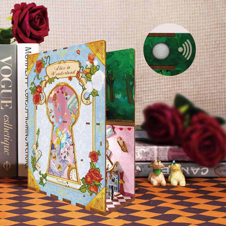 pol_pl_Tonecheer-Skladany-Drewniany-Model-3D-LED-Book-Nook-Alicja-w-Krainie-Czarow-1565_6.jpg