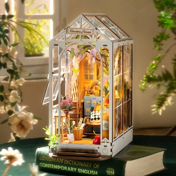 pol_pl_ROBOTIME-Skladany-Drewniany-Model-LED-Domek-Ogrodowy-1497_9.jpg