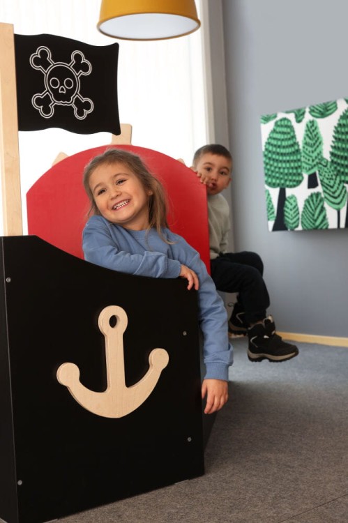 Micki drewniana duża łódka statek piracki mebel edukacyjny.jpg