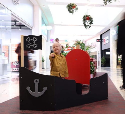 Micki drewniana duża łódka statek piracki mebel edukacyjny.jpg