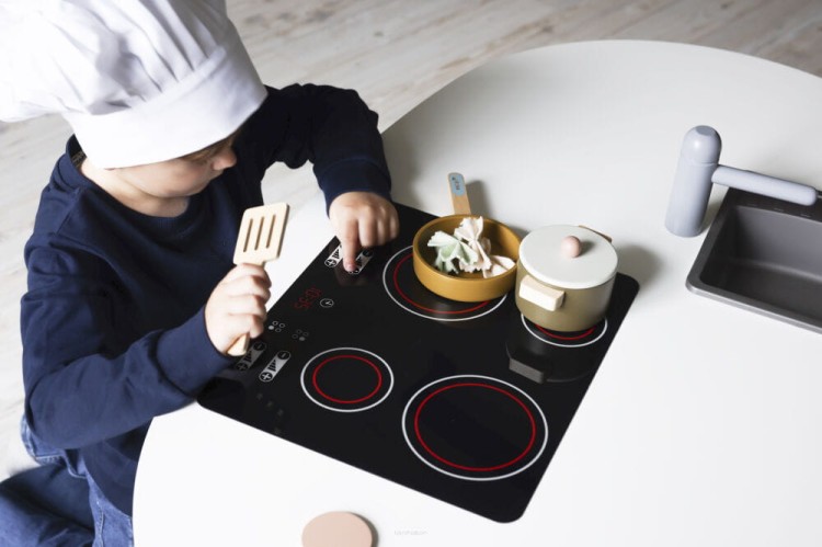 Micki drewniana duża wyspa kuchenna kuchnia mebel edukacyjny do przedszkola.jpg