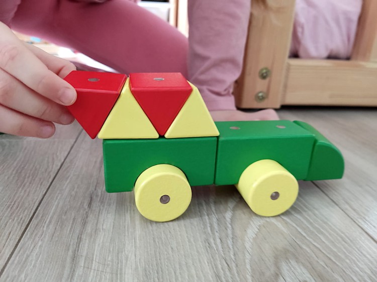 pol_pl_Klocki-Magnetyczne-WABI-Zestaw-Edukacyjny-120-el-tacka-magnetyczna-WABI-Pad-1169_26.jpg