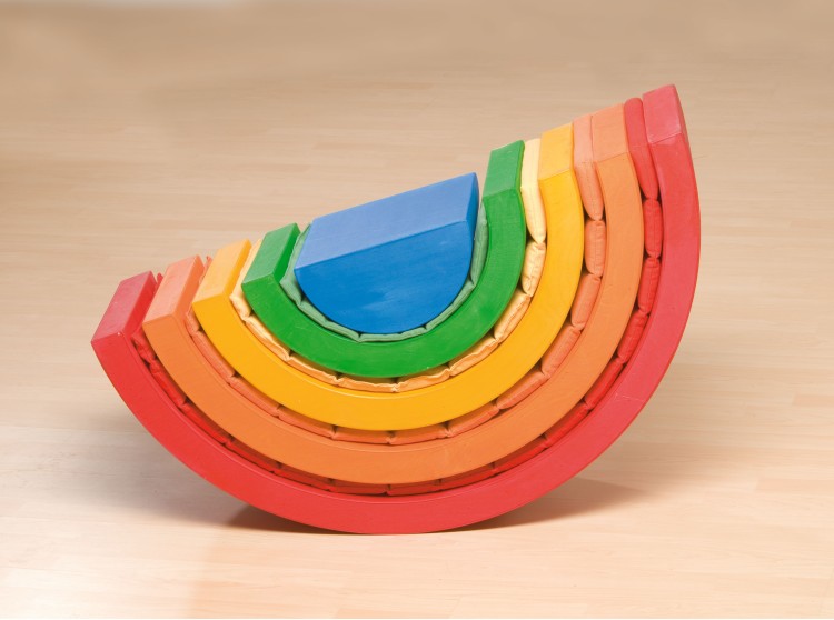 Drewniany tęczowy tunel tęcza