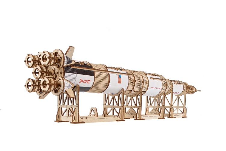 Model-rakiety-NASA-Saturn-V---Ugears2.jpg