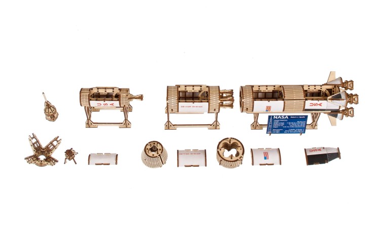 Model-rakiety-NASA-Saturn-V---Ugears3.jpg