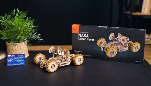 8Lazik-Ksiezycowy-NASA---model-LVR-Ugears.jpg