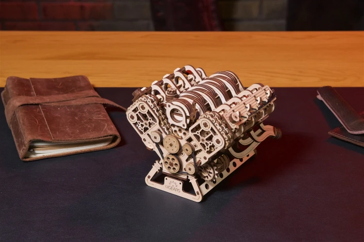 4Ruchomy-model-silnika-V8--Model-Mechaniczny-do-skladania-Ugears.webp