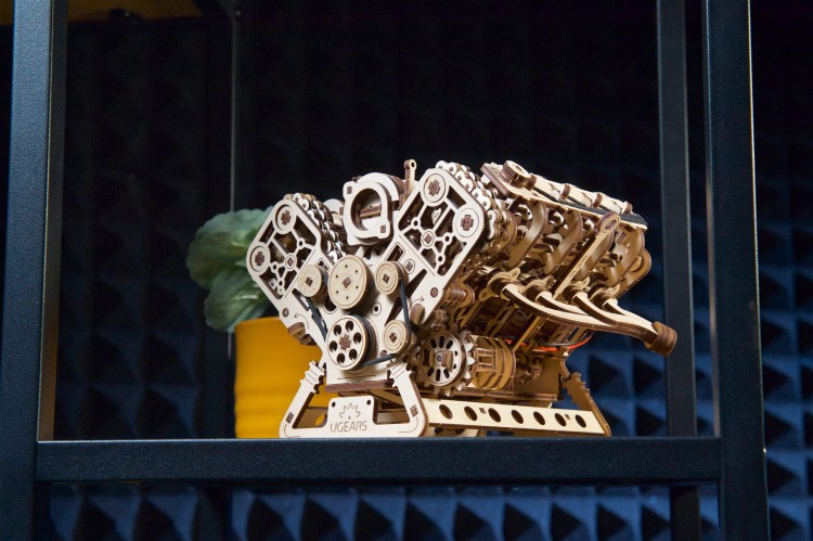 6Ruchomy-model-silnika-V8--Model-Mechaniczny-do-skladania-Ugears.jpg