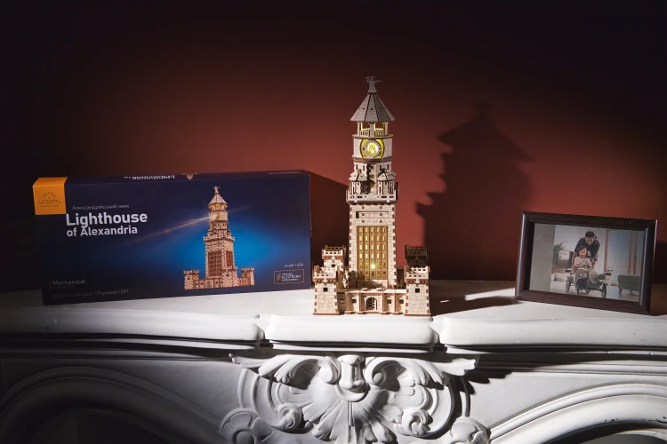 5Latarnia-Morska-w-Aleksandrii,-drewniany-model-do-skladania-Ugears.webp