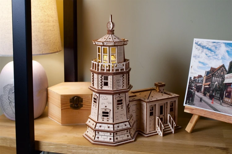 Latarnia-Morska-Split-Rock,-drewniany-model-do-skladania-Ugears10.webp