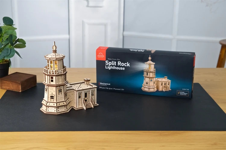 Latarnia-Morska-Split-Rock,-drewniany-model-do-skladania-Ugears11.webp