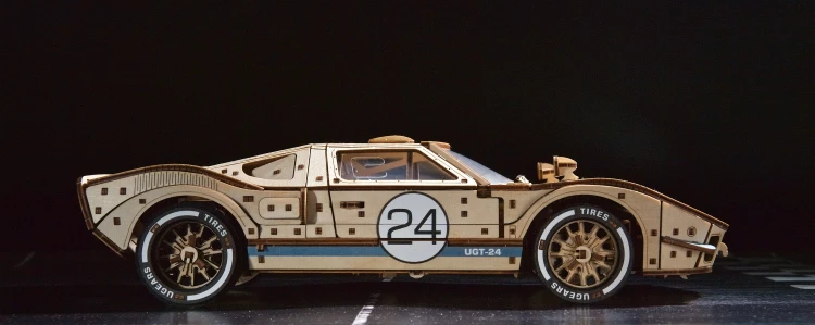 4UGT-24-Wyscigowka-Enduro--Model-Mechaniczny-do-skladania-Ugears.webp