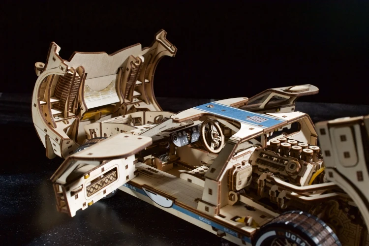 6UGT-24-Wyscigowka-Enduro--Model-Mechaniczny-do-skladania-Ugears.webp