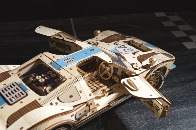 7UGT-24-Wyscigowka-Enduro--Model-Mechaniczny-do-skladania-Ugears.webp