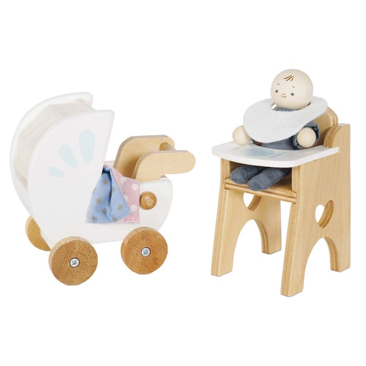 ME044-nursery-wooden-set-dolls-family-roleplay-toy.jpg