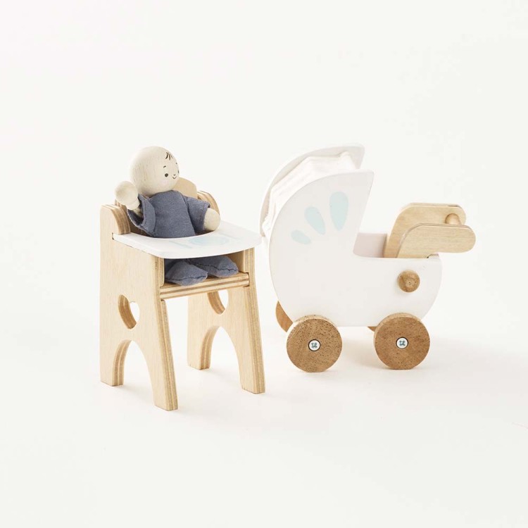 ME044-nursery-set-wooden-pushchair-and-highchair-baby-waving.jpg