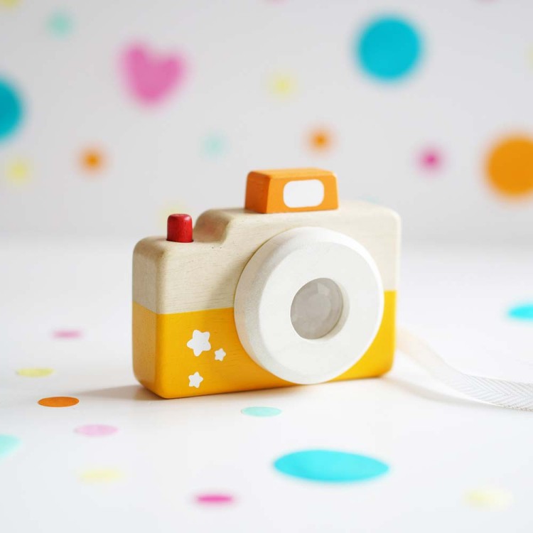 PL115-party-camera-yellow-orange-wooden-toddler-toy-kaleidoscope-confetti.jpg