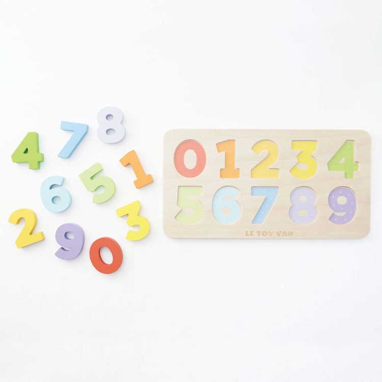 PL142-counting-numbers-spread-out-and-puzzle-board.jpg