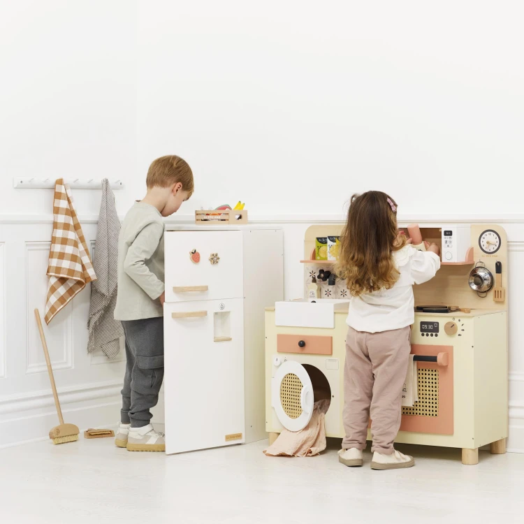 TV347-ultimate-large-family-wooden-toy-play-kitchen-TV348-fridge-freezer-TV339-pasta-TV354-groceries-boy-girl-5-.jpg