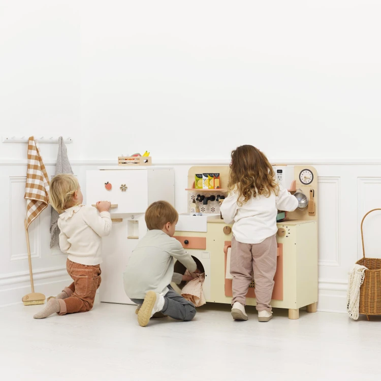 TV347-ultimate-large-family-wooden-toy-play-kitchen-TV348-fridge-freezer-TV339-pasta-TV354-groceries-boy-girl-3-.jpg