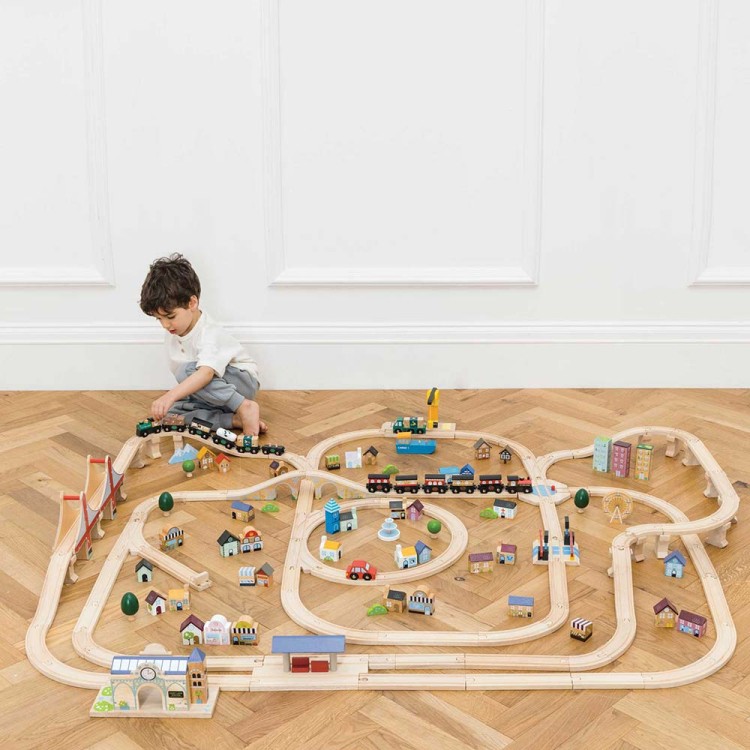TV700-royal-express-boy-playing-with-train-set.jpg