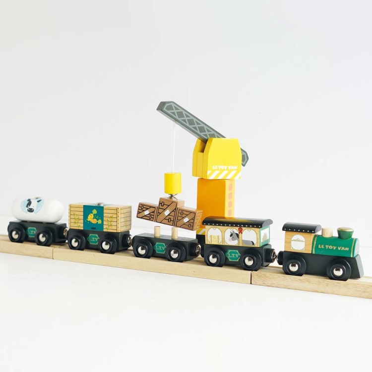 TV711-green-train-cargo-harbour-crane.jpg