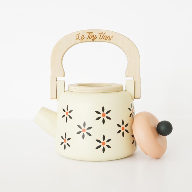 TV282-vintage-wooden-kettle-with-lid-off.jpg