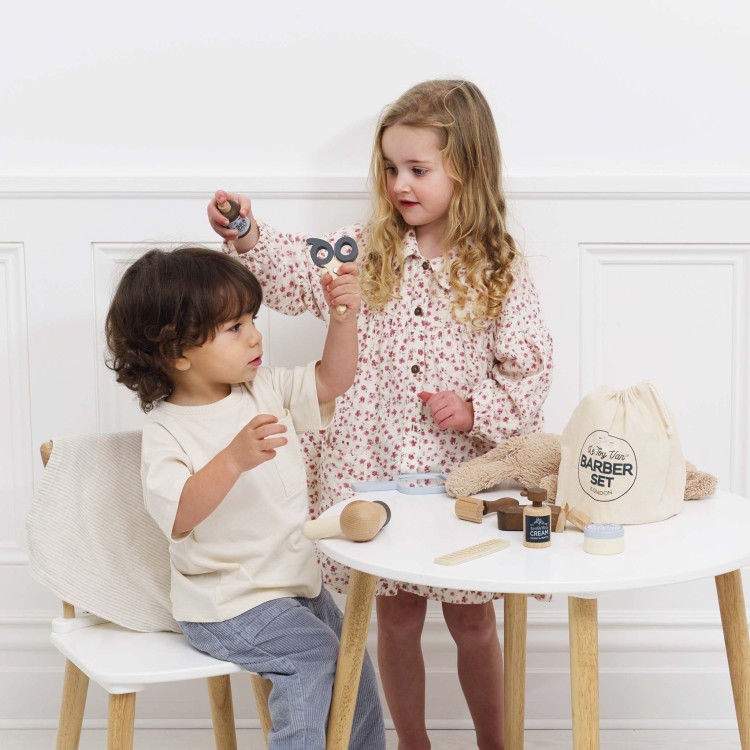 TV356-hairdresser-and-barber-kit-boy-and-girl-playing.jpg