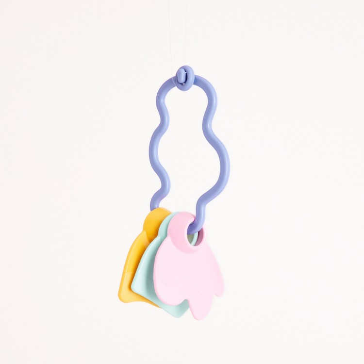 le-jouet-simple-jouet-d-e-veil-made-in-france-plastique-recycle-hochet-bleu-P121-3-2-.jpg