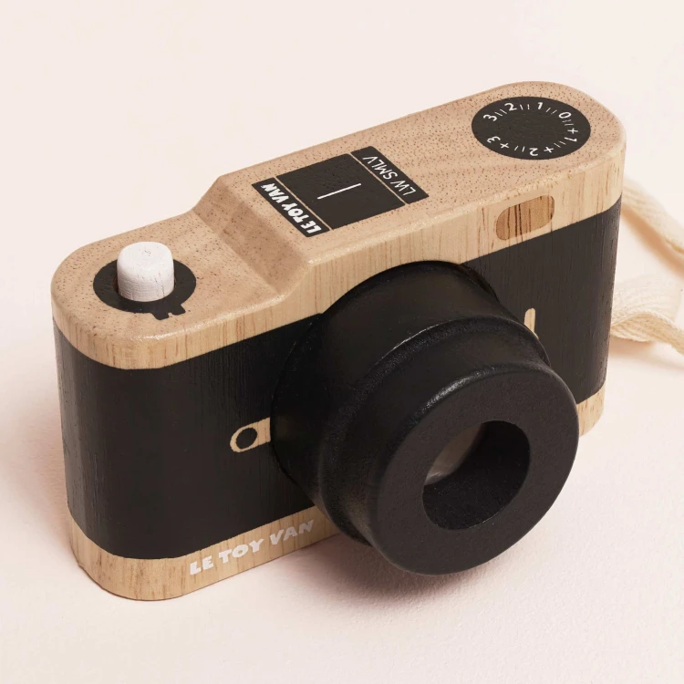 TV115-Retro-Camera-Wooden-Toy-Roleplay-Photo-Black-Wood-FSC-Gift-5-.jpg